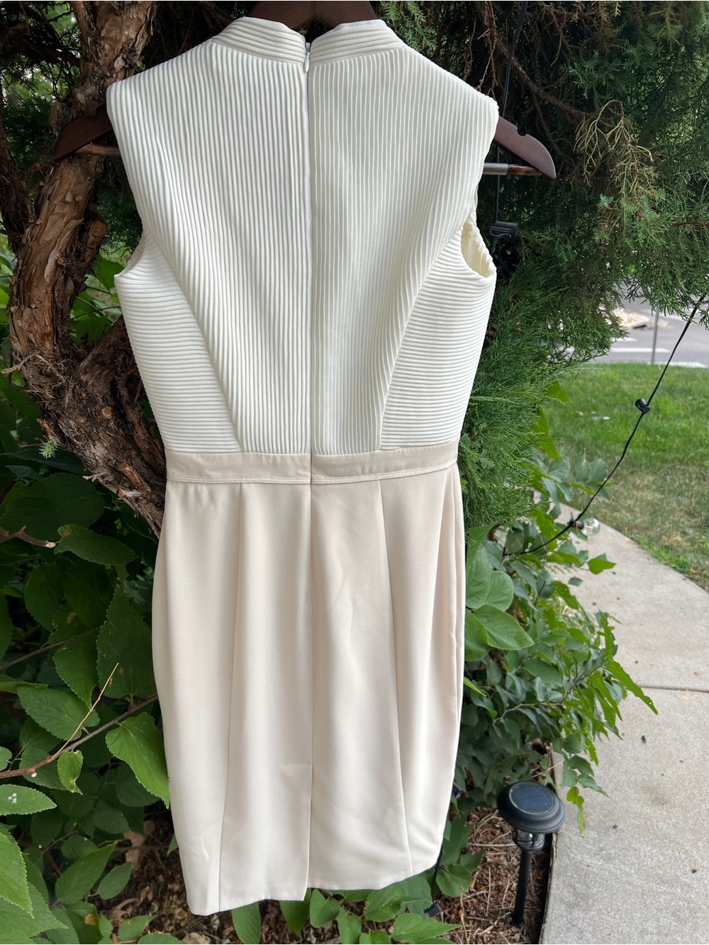 Reiss Lourdes Ivory Pintuck V Neck Sheath Pencil Dress US 2 Cocktail Bridal - Picture 3 of 6